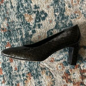 Stuart Weitzman Black Textured Heels